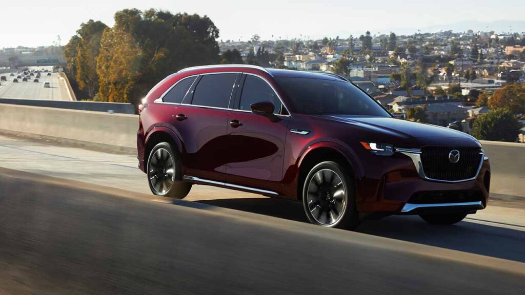 Debutto del nuovo SUV crossover Mazda CX-90