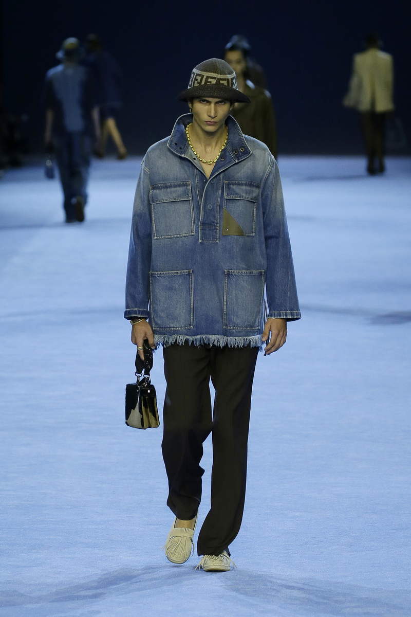 Tendenze moda jeans uomo estate 2023 - Photo courtesy of FENDI