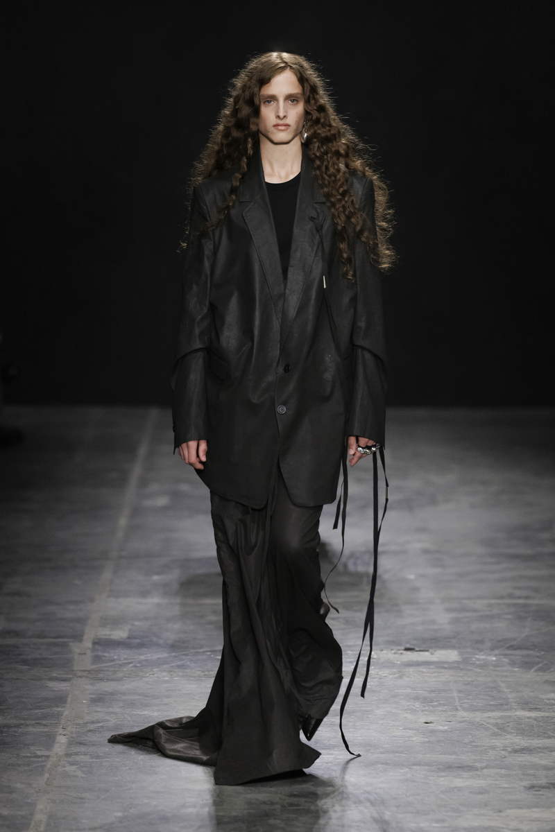 Ann Demeulemeester collezione primavera estate 2023 - Photo courtesy of Ann Demeulemeester