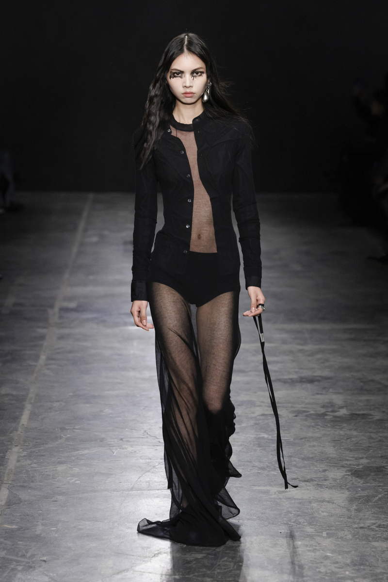 Ann Demeulemeester collezione primavera estate 2023 - Photo courtesy of Ann Demeulemeester