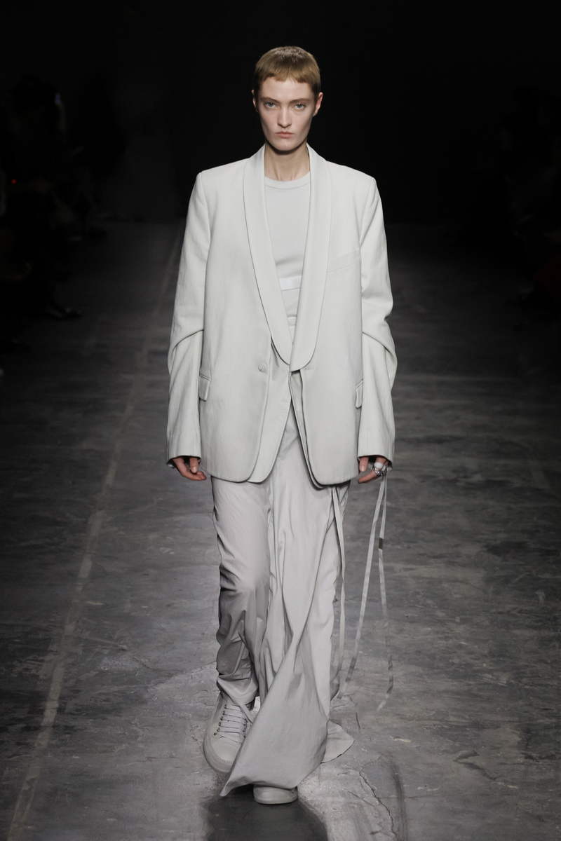 Ann Demeulemeester collezione primavera estate 2023 - Photo courtesy of Ann Demeulemeester