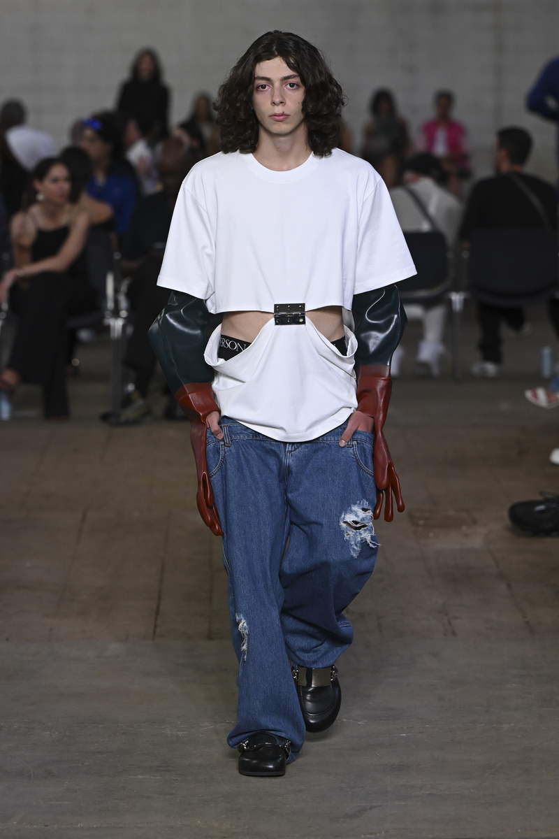 Tendenze moda jeans uomo estate 2023 - Photo courtesy of JWAnderson