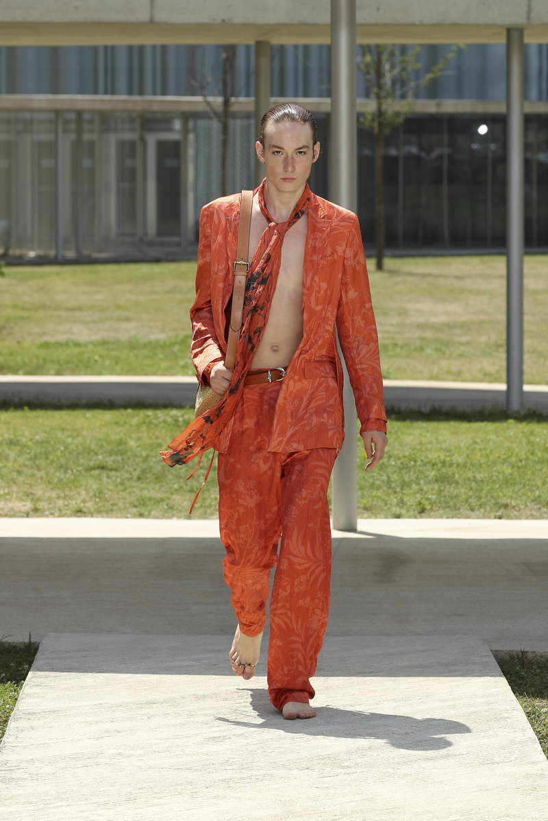 Trend moda uomo estate 2023: Colore! Photo Courtesy of Etro
