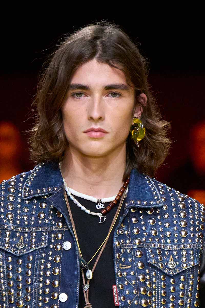 Nuovi trend capelli medio lunghi uomo estate 2023 - Photo courtesy of Dsquared2