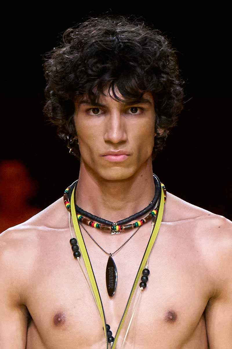 Nuovi trend capelli medio lunghi uomo estate 2023 - Photo courtesy of Dsquared2