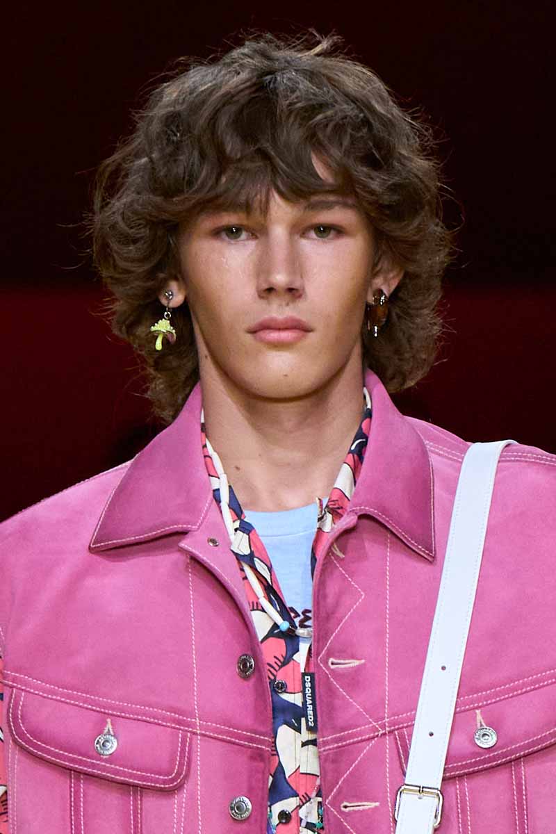 Nuovi trend capelli medio lunghi uomo estate 2023 - Photo courtesy of Dsquared2