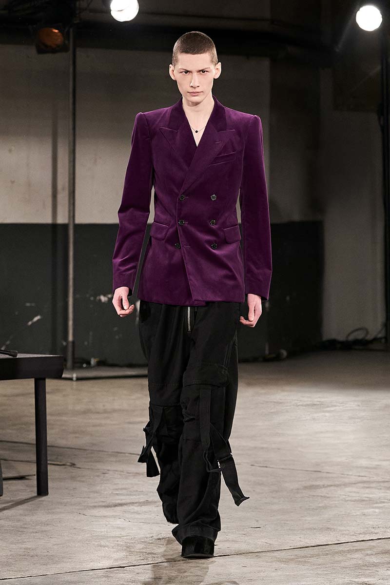 Le tendenze moda uomo per le Feste 2023 - Photo courtesy of Dries van Noten