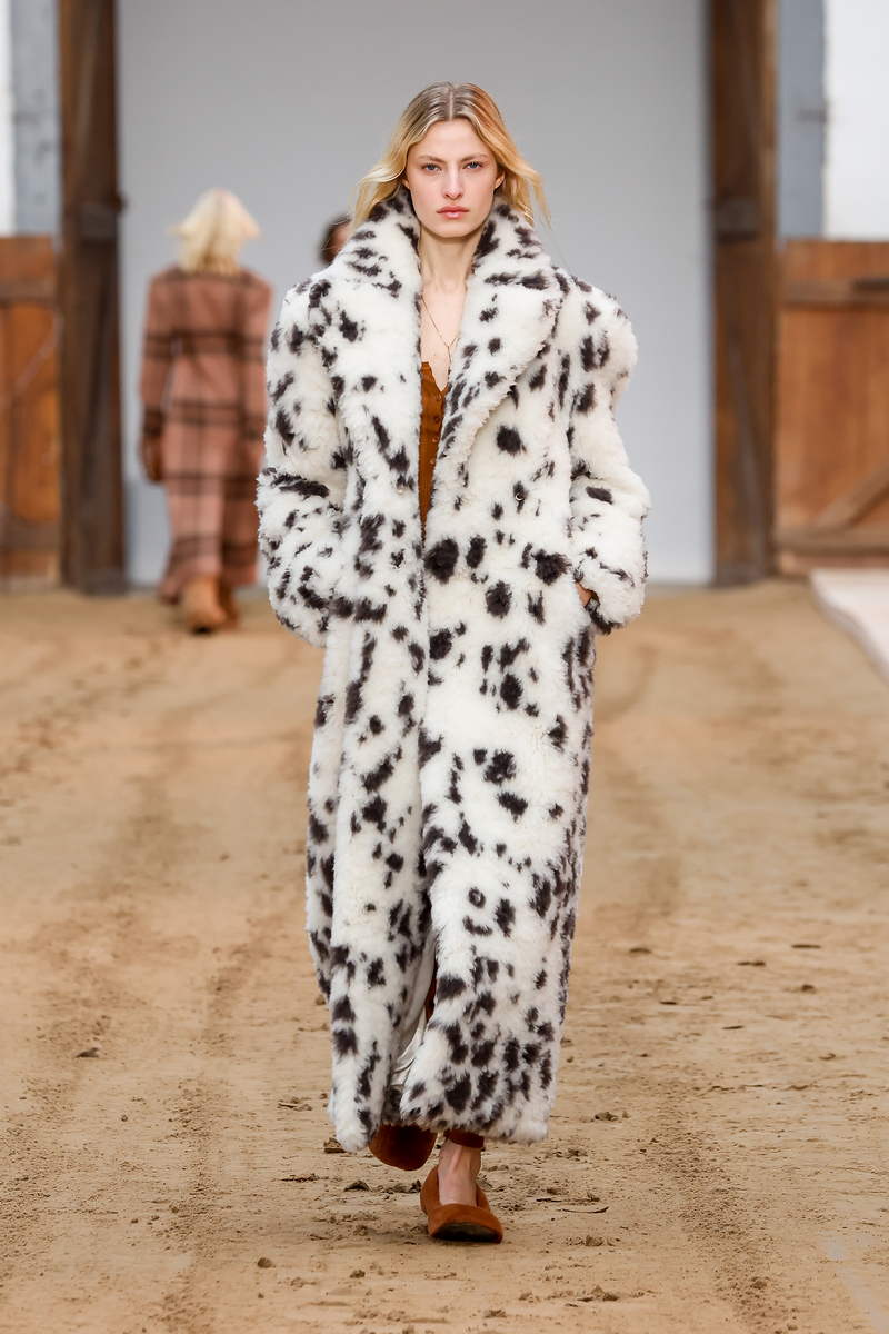 STELLA McCARTNEY INVERNO 2023 2024 - Photo Courtesy of Stella McCartney