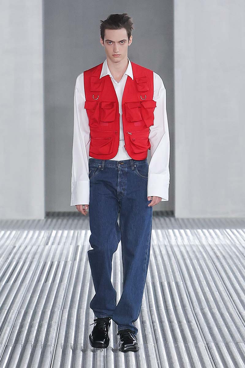 Queste le tendenze pantaloni più importanti nella moda uomo per il 2024 - Photo courtesy of Prada