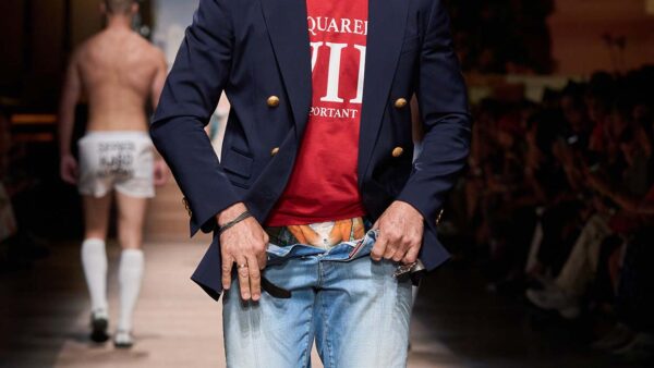 Queste le tendenze pantaloni più importanti nella moda uomo per il 2024 - Photo courtesy of Dsquared2