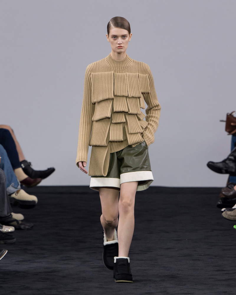 JW Anderson collezione donna autunno inverno 2024 2025 - Photo courtesy of JW Anderson