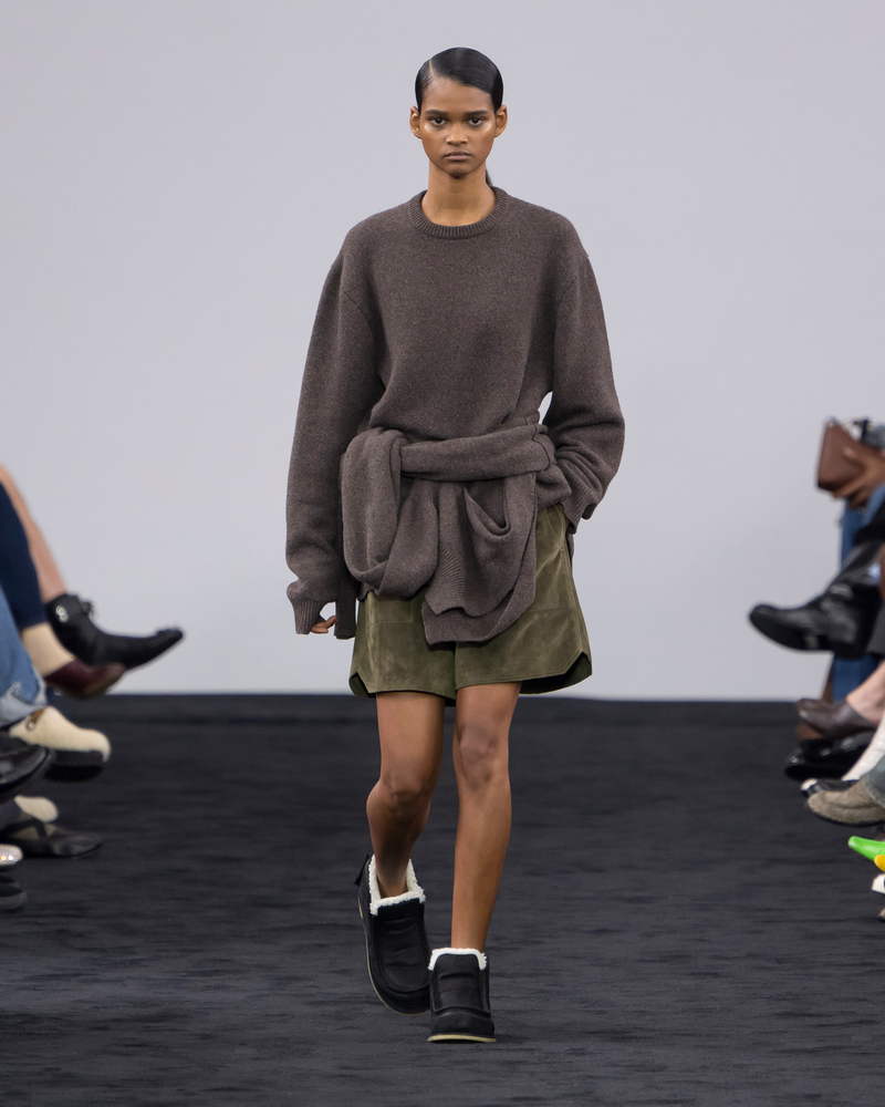 JW Anderson collezione donna autunno inverno 2024 2025 - Photo courtesy of JW Anderson