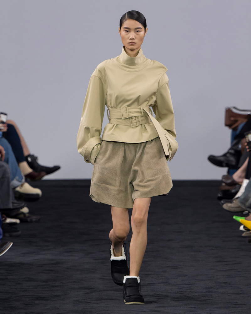 JW Anderson collezione donna autunno inverno 2024 2025 - Photo courtesy of JW Anderson