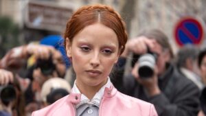 L'acconciatura con treccia un trend capelli per il 2025 - Photo Charlotte Mesman