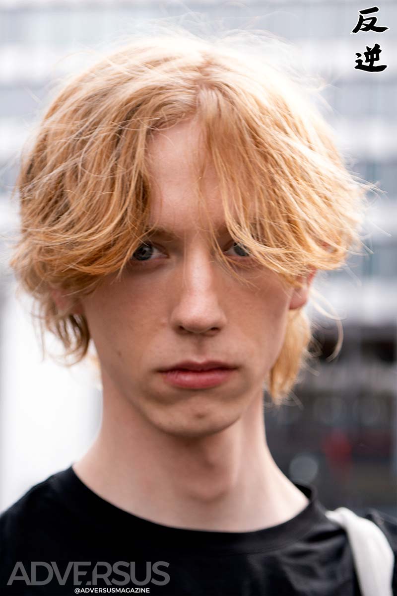 Tendenze capelli uomo estate 2025. Acconciature d'impatto per i più coraggiosi - Photo Charlotte Mesman