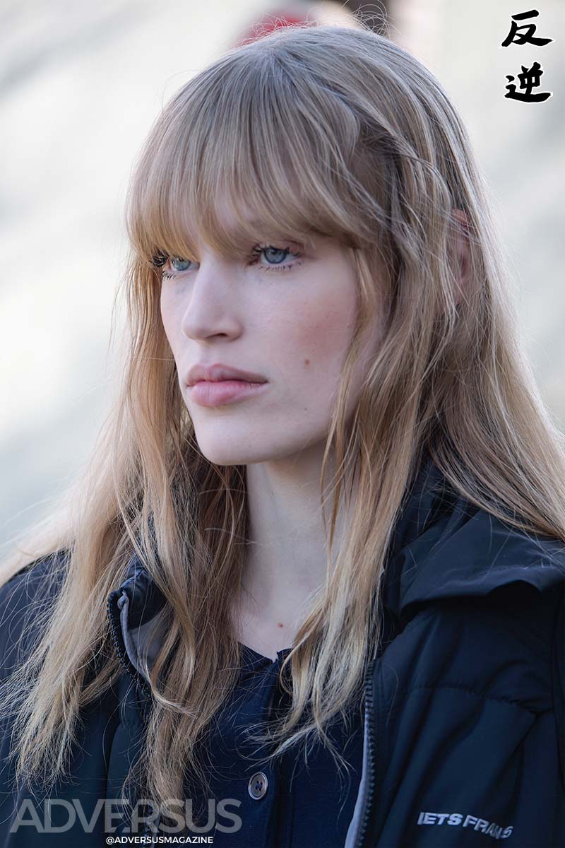 Tendenze capelli 2025, torna la frangia lunga - Photo Charlotte Mesman