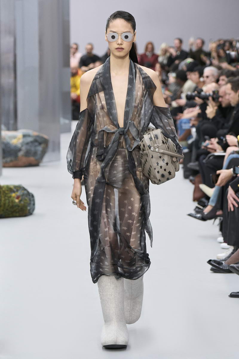 Acne Studios collezione donna autunno inverno 2025 2026 - Photo courtesy of Acne Studios