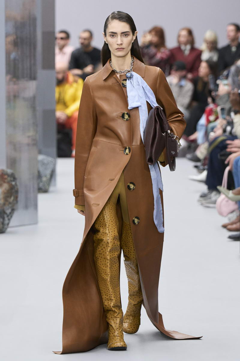 Acne Studios collezione donna autunno inverno 2025 2026 - Photo courtesy of Acne Studios