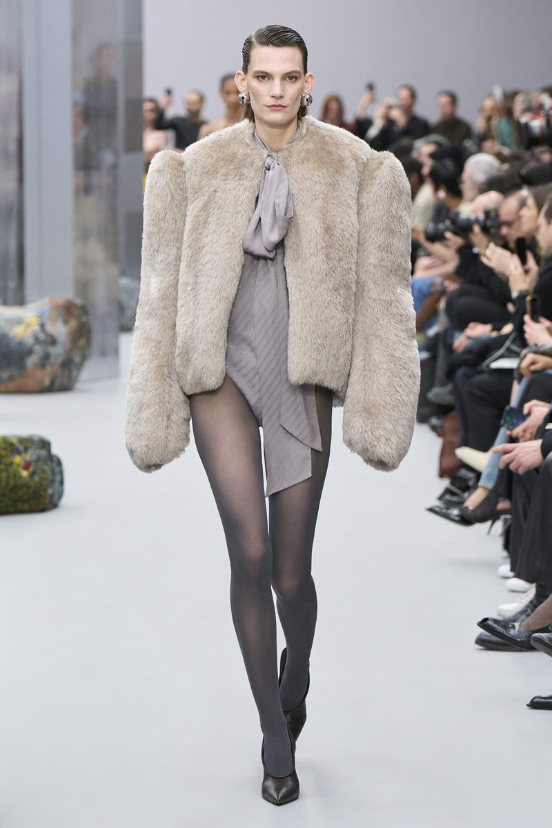 Acne Studios collezione donna autunno inverno 2025 2026 - Photo courtesy of Acne Studios