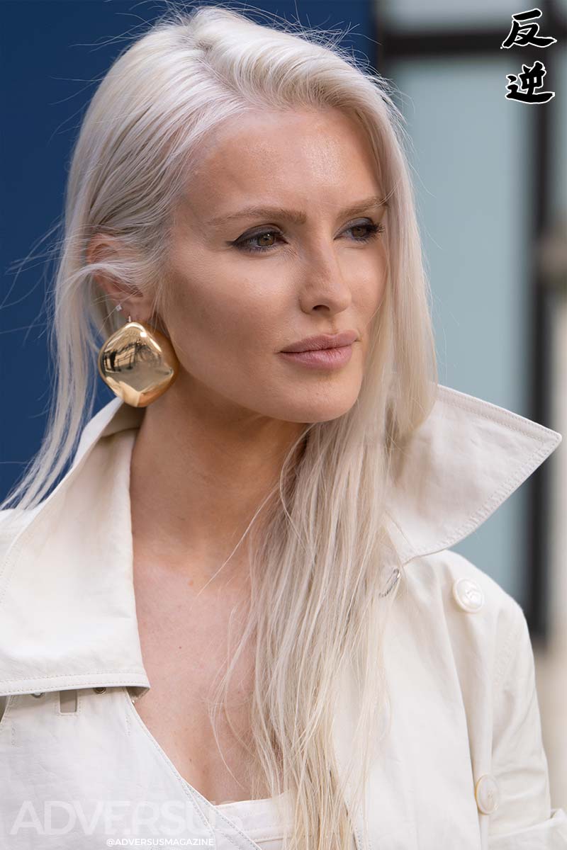 Colori e tecniche per capelli biondi estate 2025: highlights e balayage - Photo Charlotte Mesman