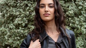 Frangia libera. Il ritorno della fascia dei jeans sfrangiata - Photo ADVERSUS