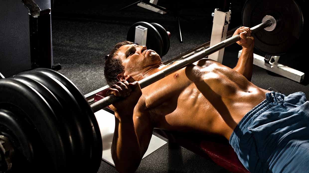 Come sviluppare pettorali completi: allenamento ed esercizi
