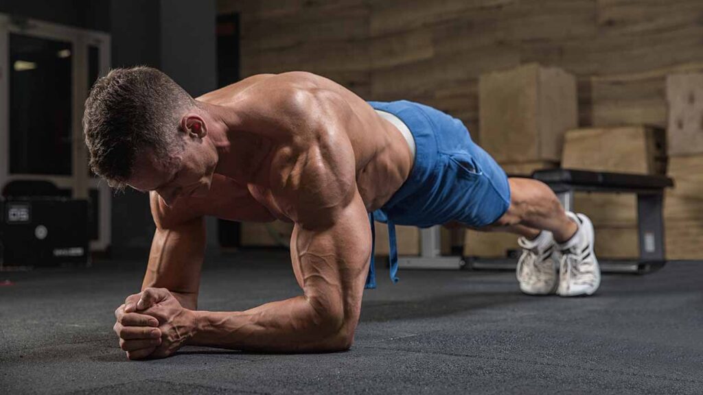 Un allenamento (a casa) di 15 minuti per costruire muscoli veri