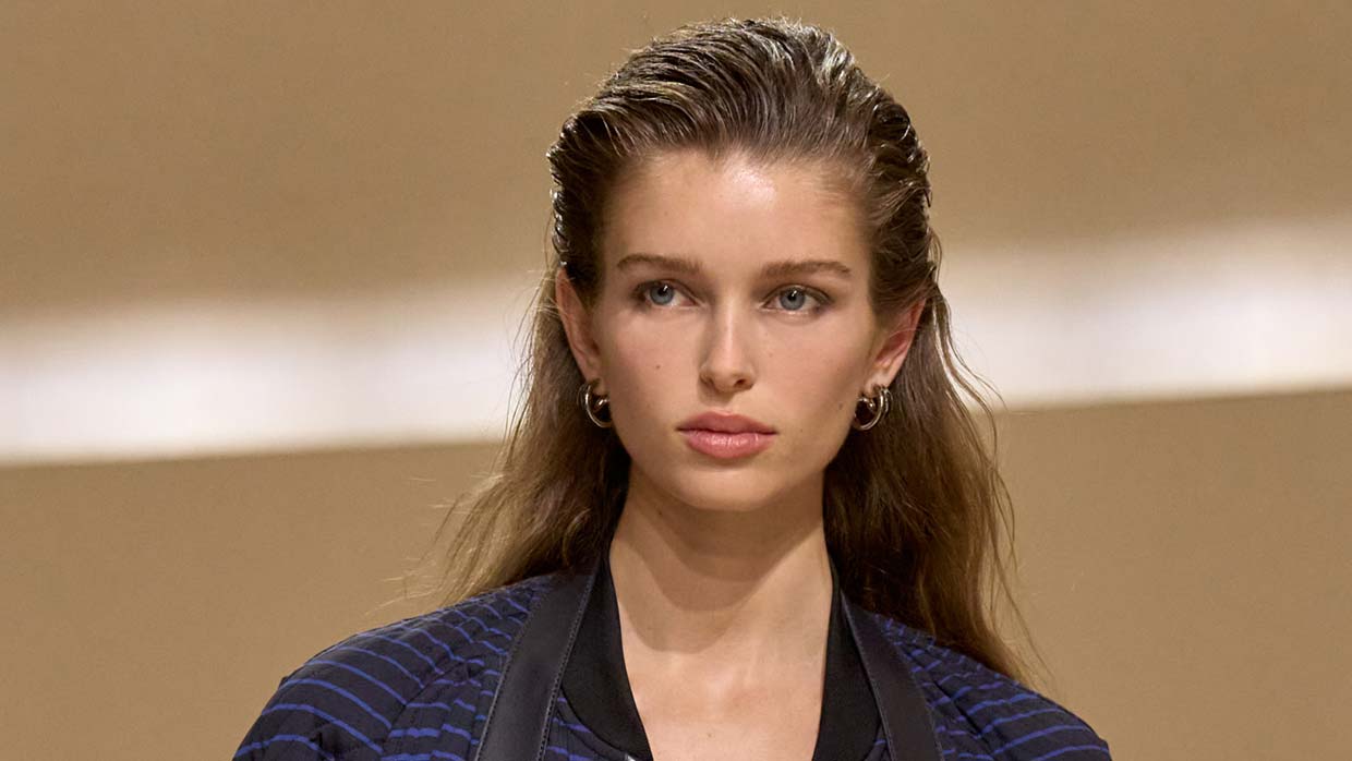 La tendenza capelli del 2026: glossy & greasy - Photo courtesy of Hermes