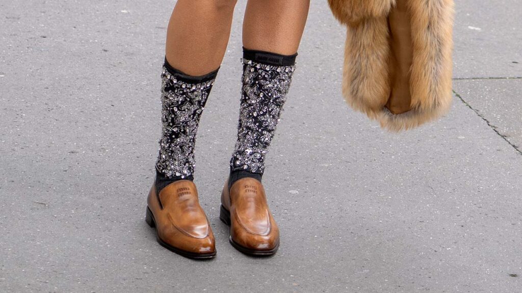 Addio loafers, benvenuti mocassini: ecco come saranno i mocassini per l’inverno 2025/2026 - Photo Charlotte Mesman