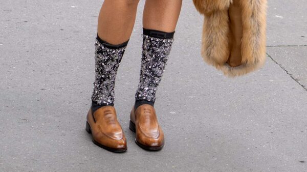 Addio loafers, benvenuti mocassini: ecco come saranno i mocassini per l’inverno 2025/2026 - Photo Charlotte Mesman