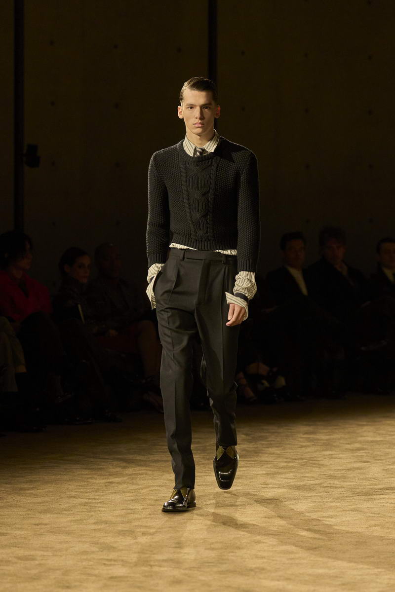 SAINT LAURENT UOMO AUTUNNO INVERNO 2026 2027 - Photo courtesy of Saint Laurent