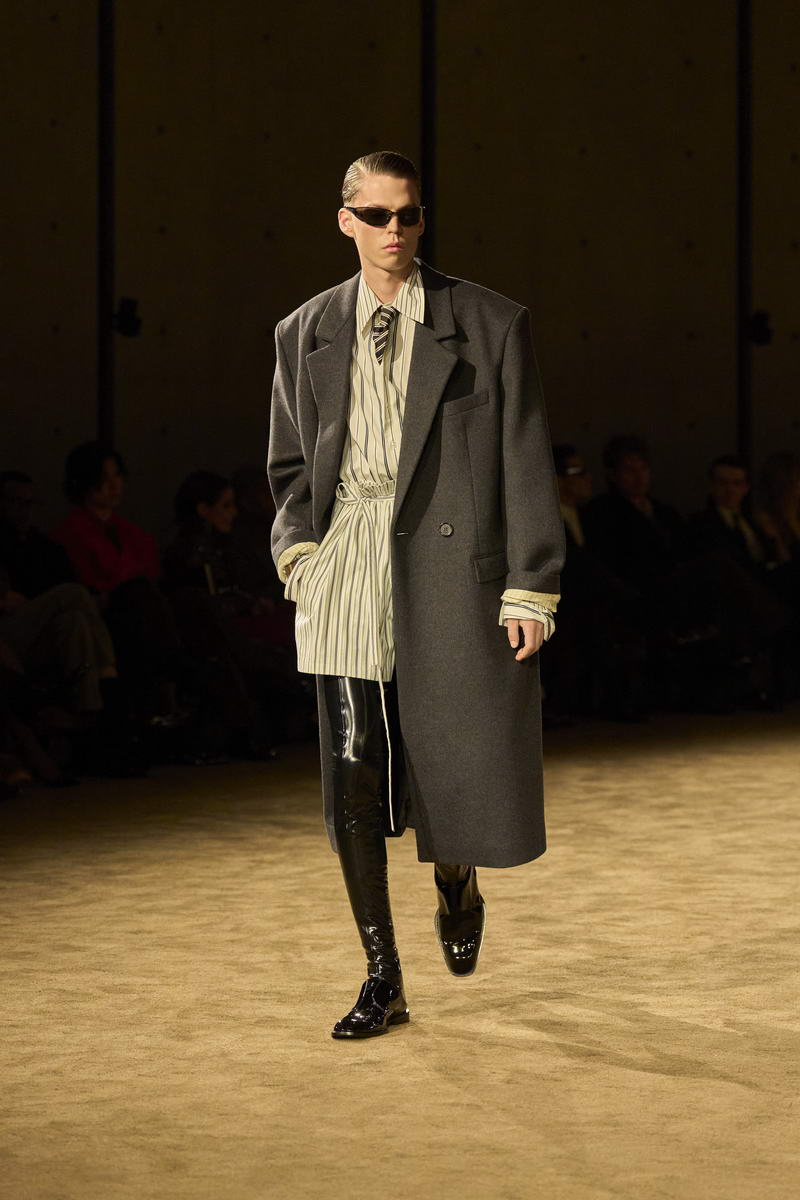 SAINT LAURENT UOMO AUTUNNO INVERNO 2026 2027 - Photo courtesy of Saint Laurent