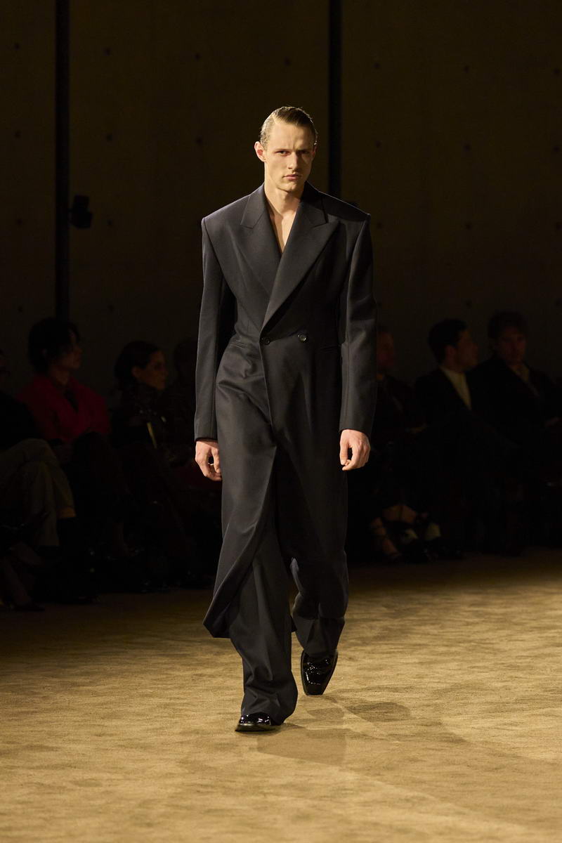 SAINT LAURENT UOMO AUTUNNO INVERNO 2026 2027 - Photo courtesy of Saint Laurent