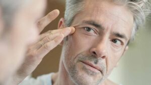 La pelle dell’uomo: come cambia con l’età e come prendersene cura