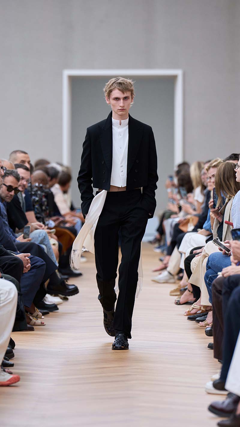 Uomini, i tagli di capelli per il 2026 si allungano e abbracciano l’imperfezione - Photo courtesy of Dior SS 2026