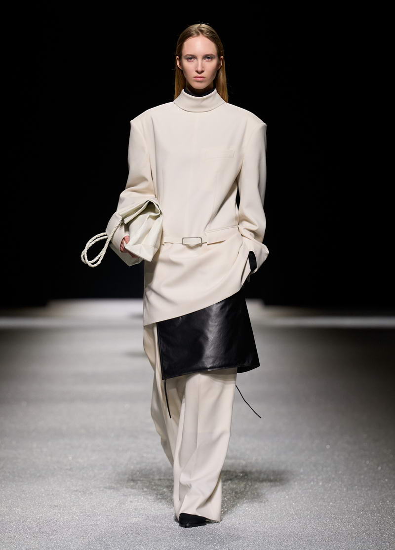 ISSEY MIYAKE Autunno Inverno 2026 2027 - Photo courtesy of ISSEY MIYAKE