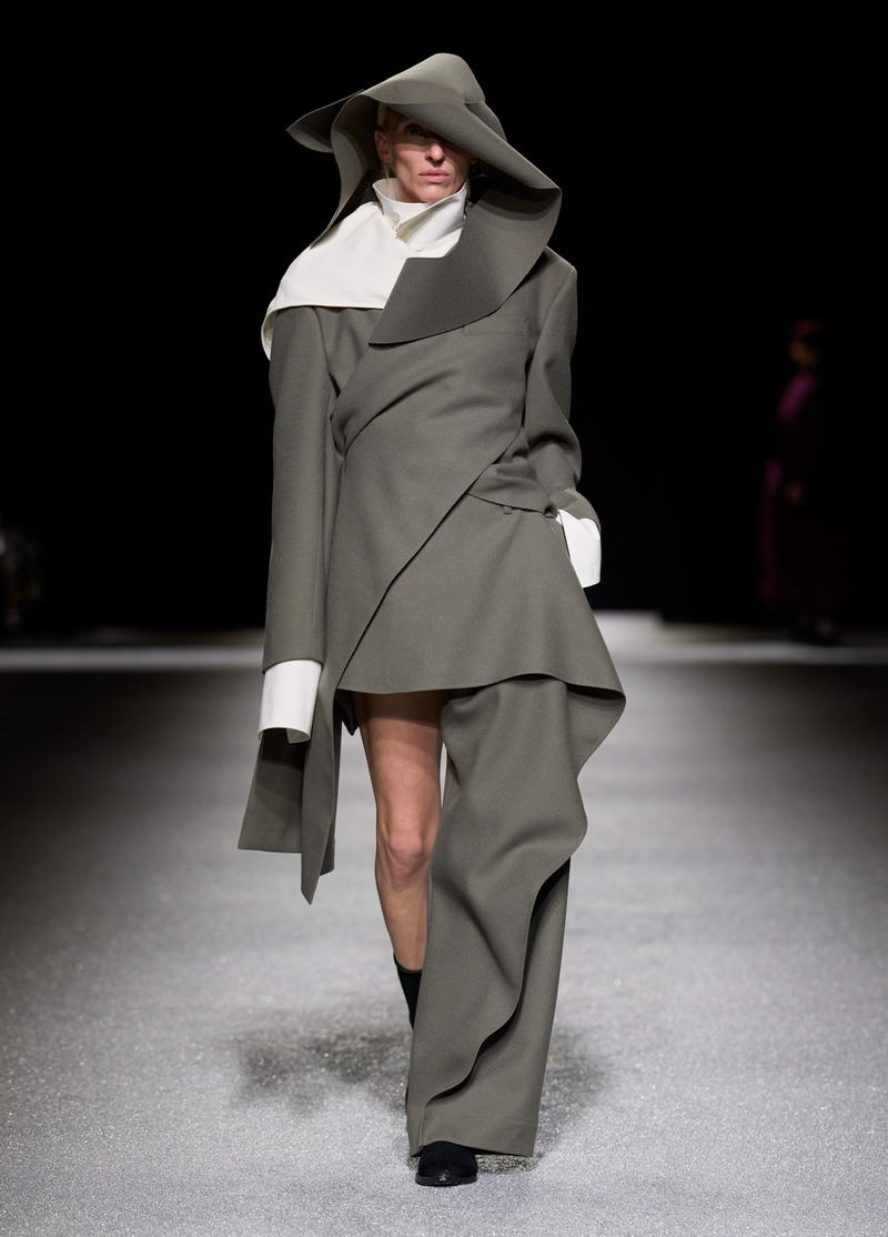 ISSEY MIYAKE Autunno Inverno 2026 2027 - Photo courtesy of ISSEY MIYAKE