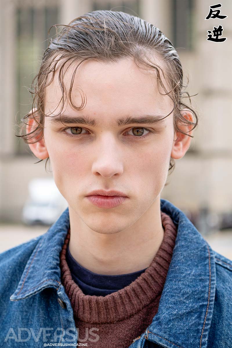 Tagli uomo 2026. Wet look dall’imperfezione ribelle - Photo Charlotte Mesman