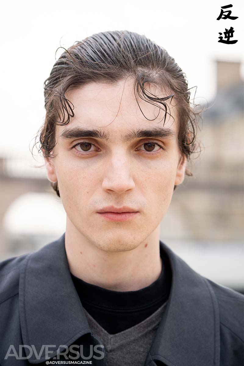 Tagli uomo 2026. Wet look dall’imperfezione ribelle - Photo Charlotte Mesman