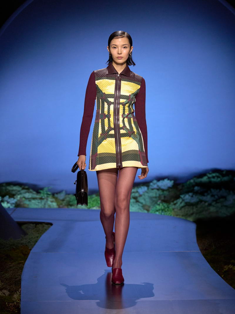 Hermès svela un’eleganza notturna per l’Autunno Inverno 2026 2027 - Photo courtesy of Hermès