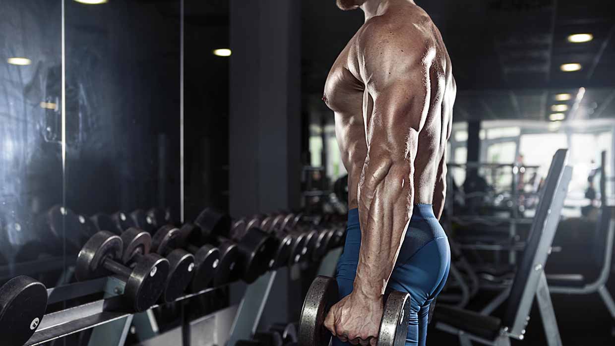 Perché saltare qualche allenamento può aiutarti a mettere più massa muscolare (soprattutto dopo i 40 anni)