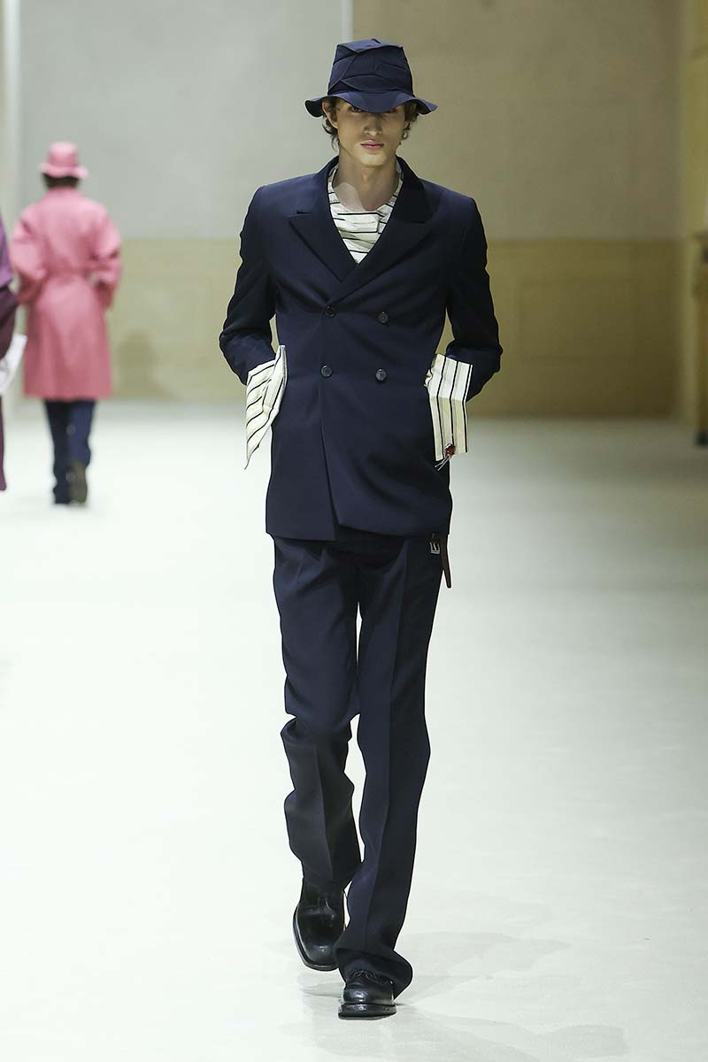 Moda uomo autunno inverno 2026 2027: il ritorno deciso del classico completo - Photo courtesy of Prada
